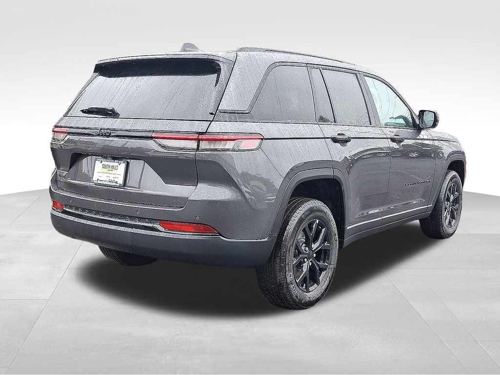 2025 Jeep Grand Cherokee Altitude photo 3
