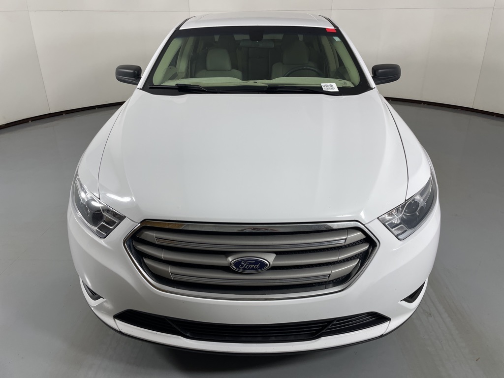 2018 Ford Taurus SE photo 3