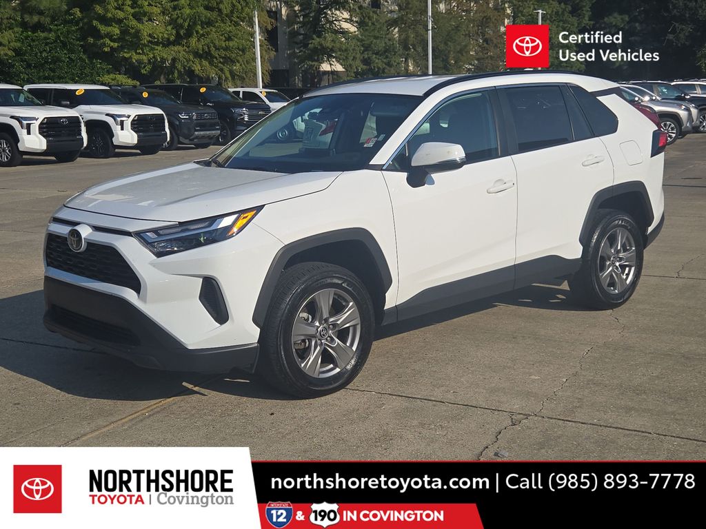 2024 Toyota RAV4 XLE's photo