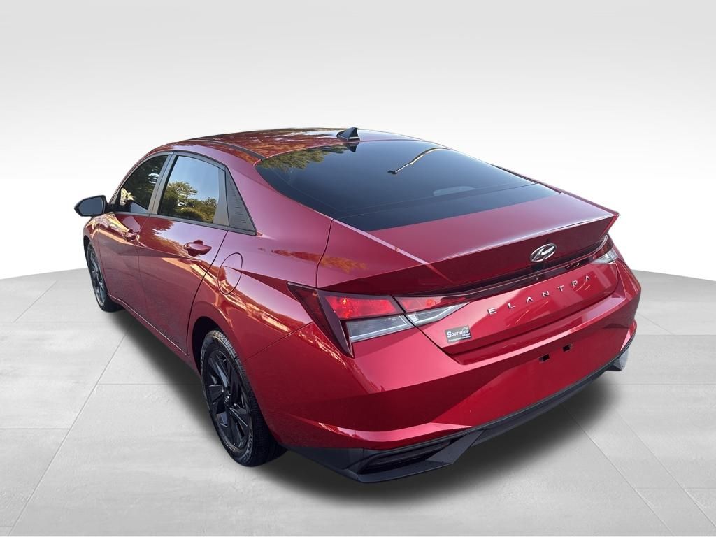 2022 Hyundai Elantra SEL Convenience photo 3