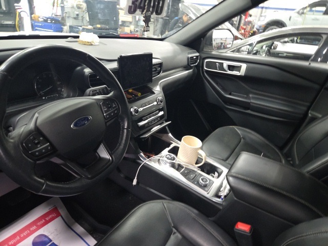 2020 Ford Explorer XLT photo 3