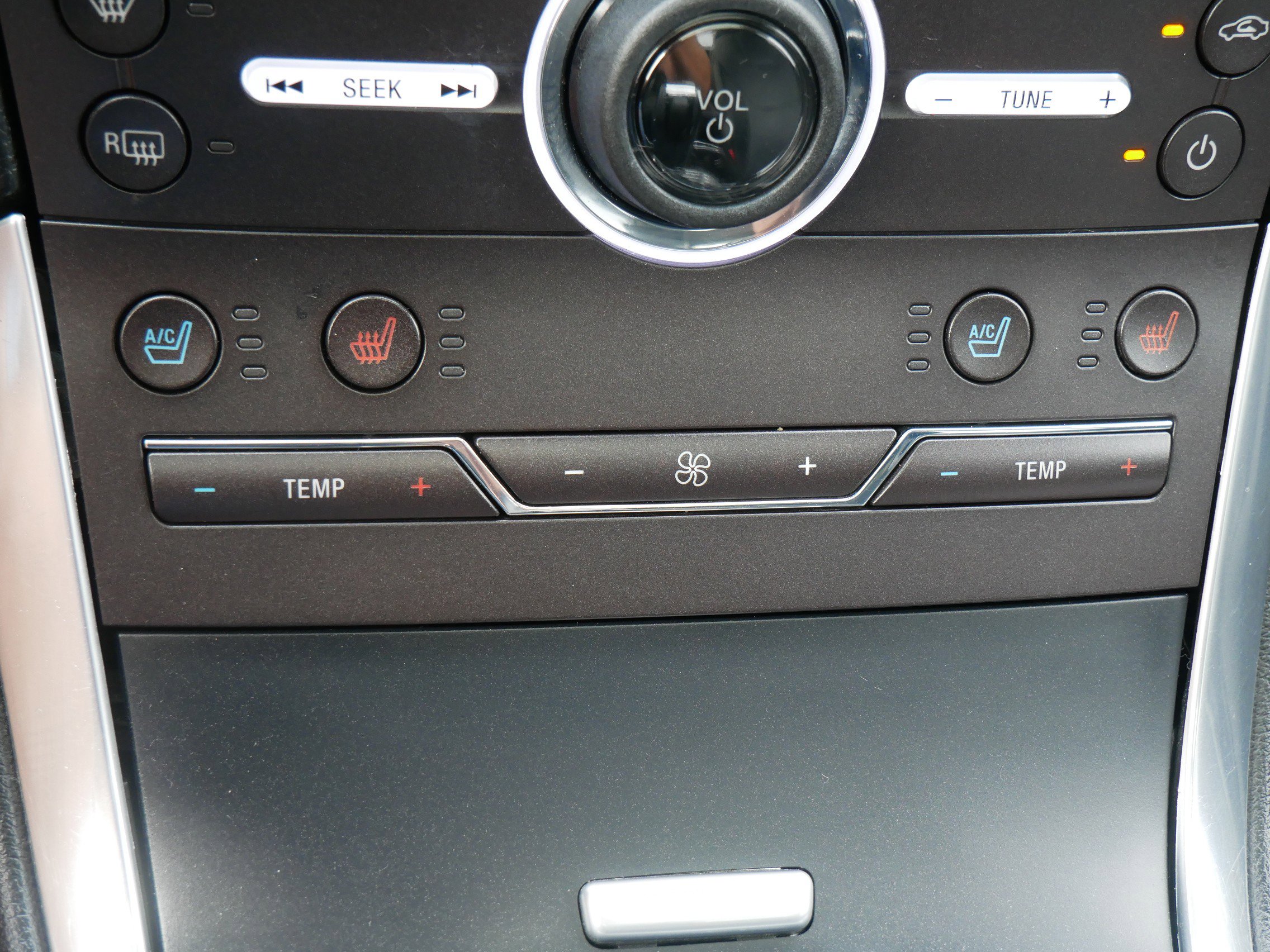 2016 Ford Edge Titanium photo 22