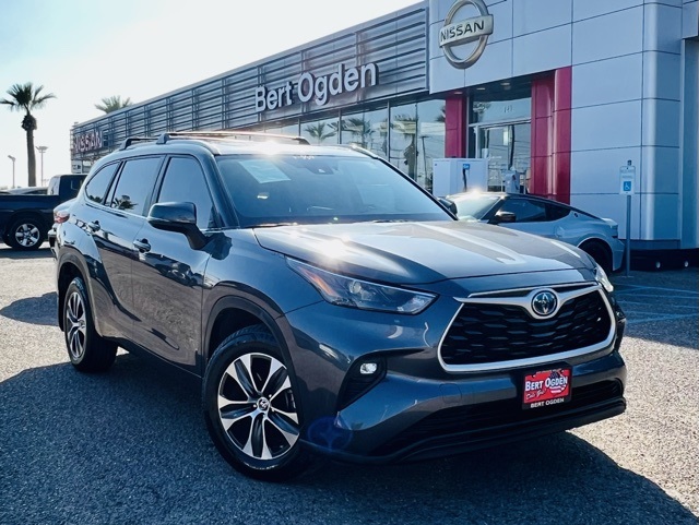 2023 Toyota Highlander XLE's photo