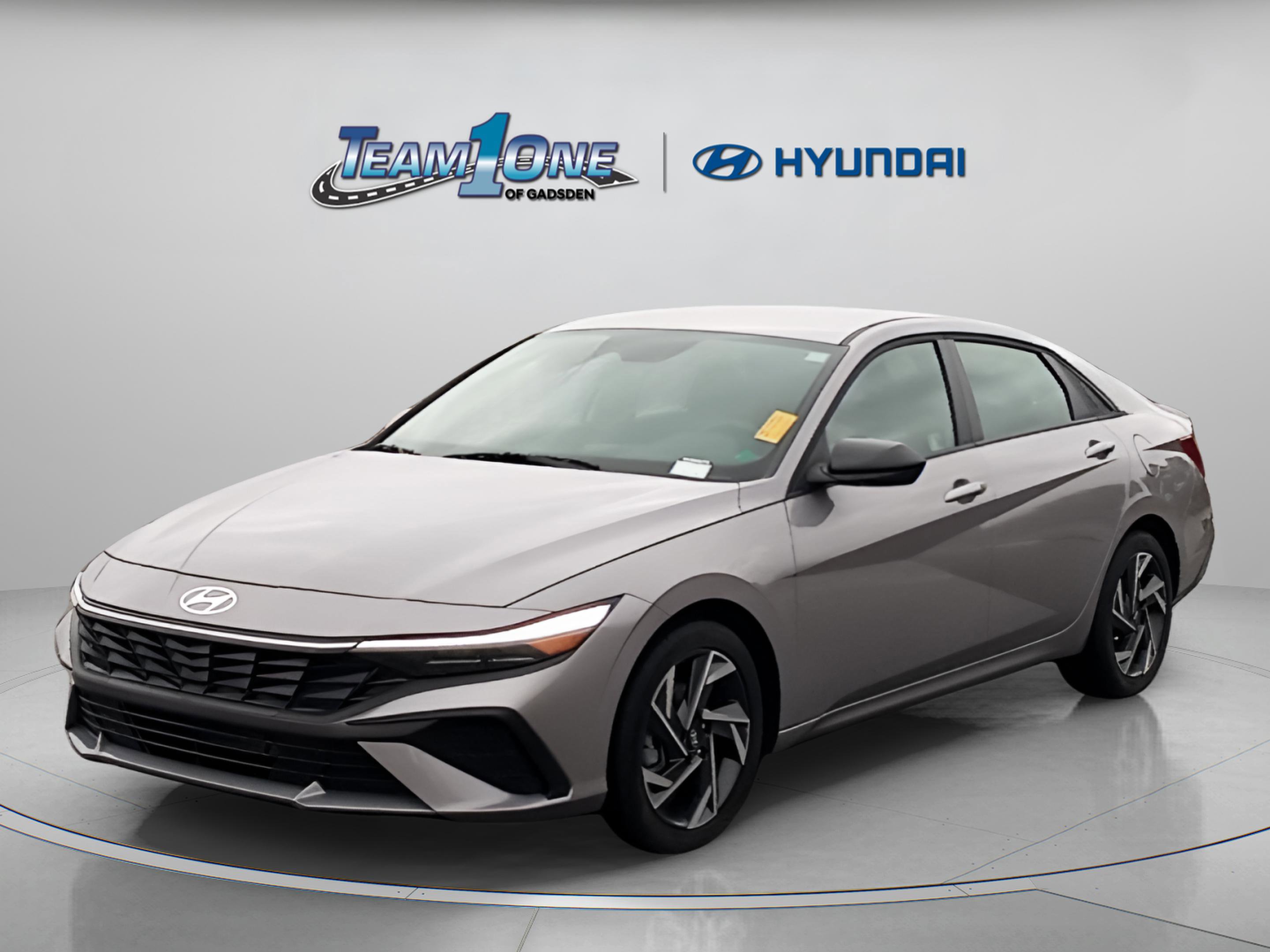 2025 Hyundai Elantra SEL Sport photo 2