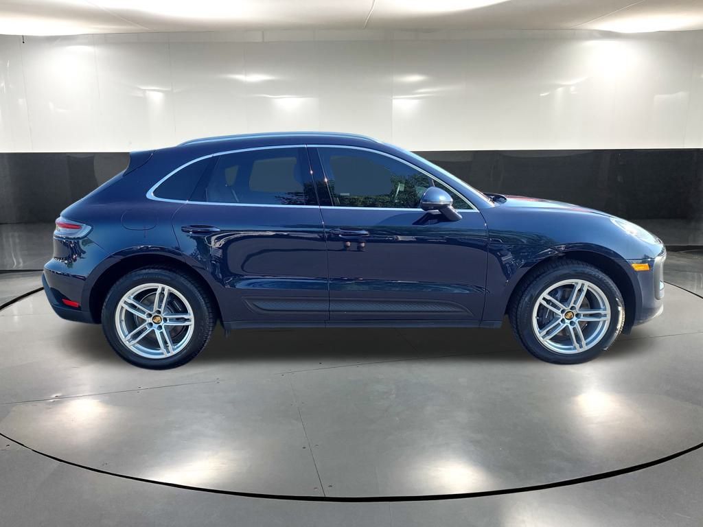 2022 Porsche Macan Base photo 3