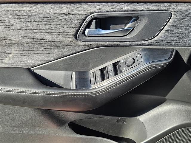 2022 Nissan Rogue SV photo 15