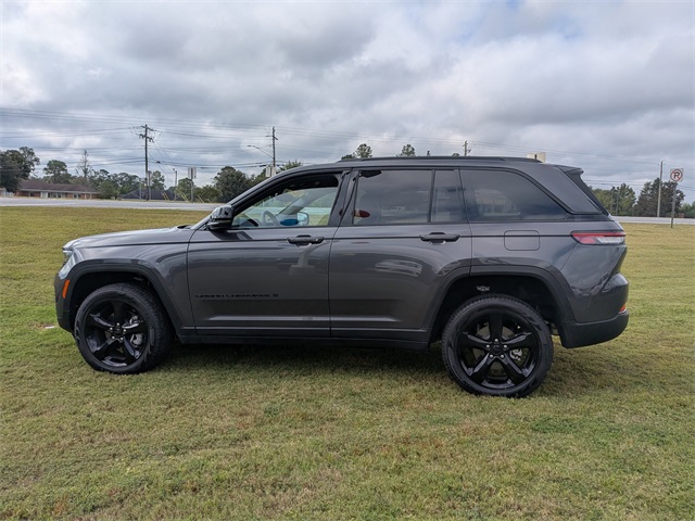 2024 Jeep Grand Cherokee Limited photo 2
