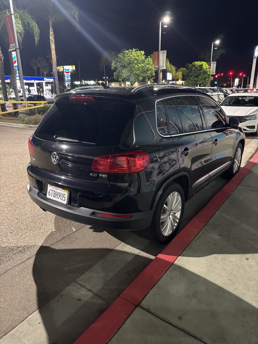 2012 Volkswagen Tiguan SE photo 2