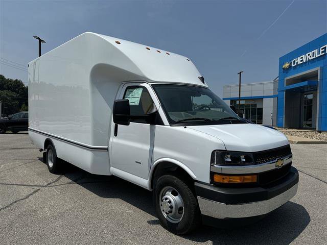 2024 Chevrolet Express Cutaway 3500 photo 4