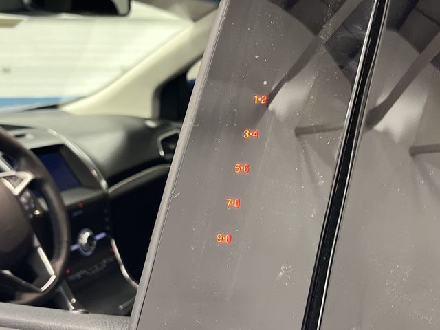 2020 Ford Edge Titanium photo 32