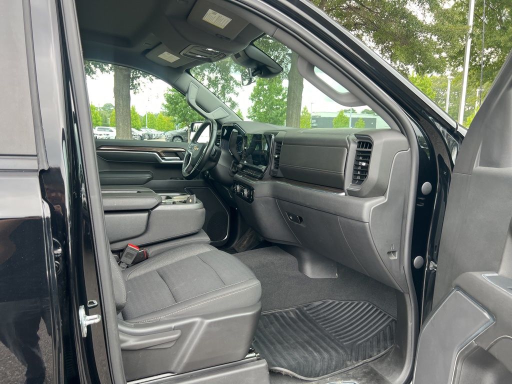 2023 Chevrolet Silverado 1500 LT photo 17