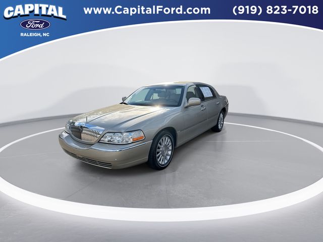 2004 Lincoln Town Car Executive Signature photo 4