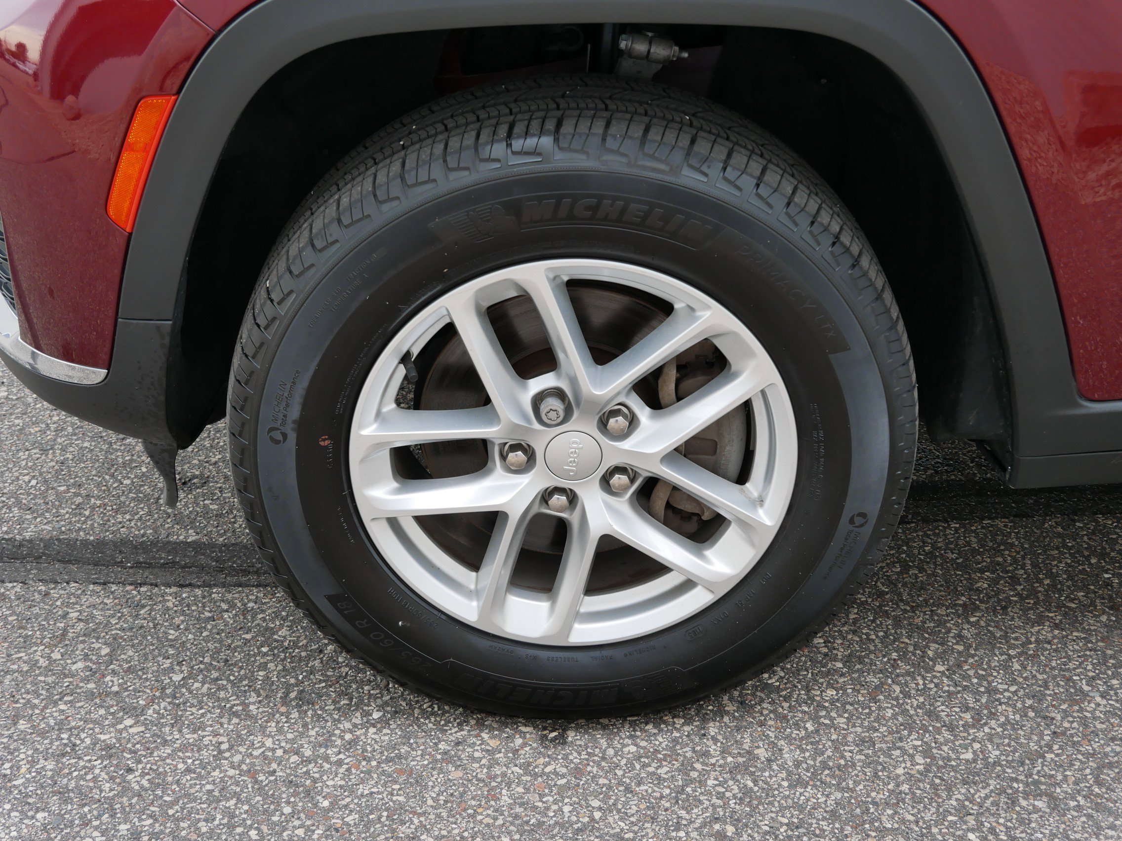 2023 Jeep Grand Cherokee Laredo photo 9