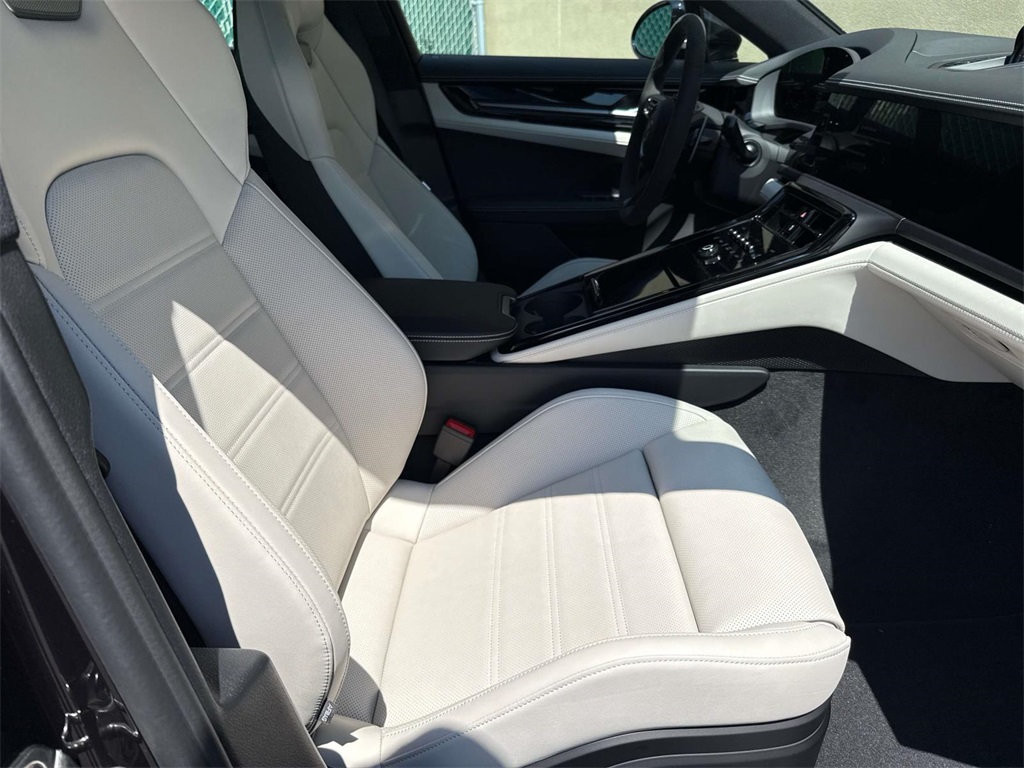 2025 Porsche Panamera 4 photo 17