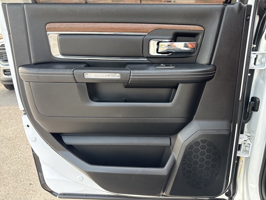2016 Ram 1500 Laramie photo 16