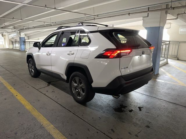 2024 Toyota RAV4 Hybrid XLE photo 6