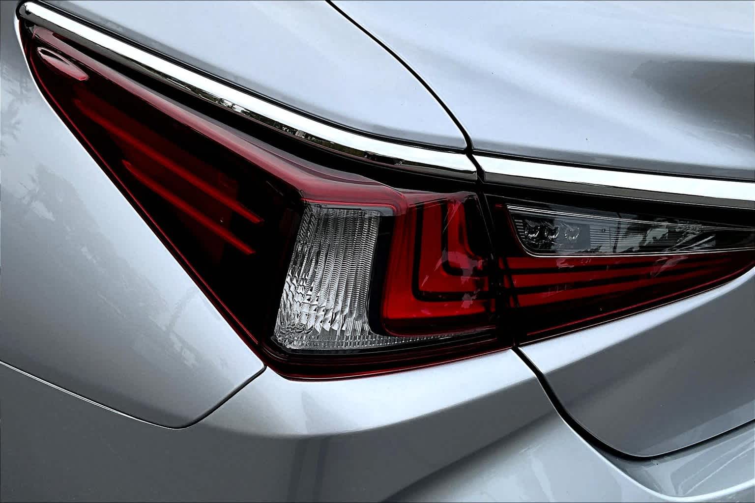 2025 Lexus ES 350 photo 11