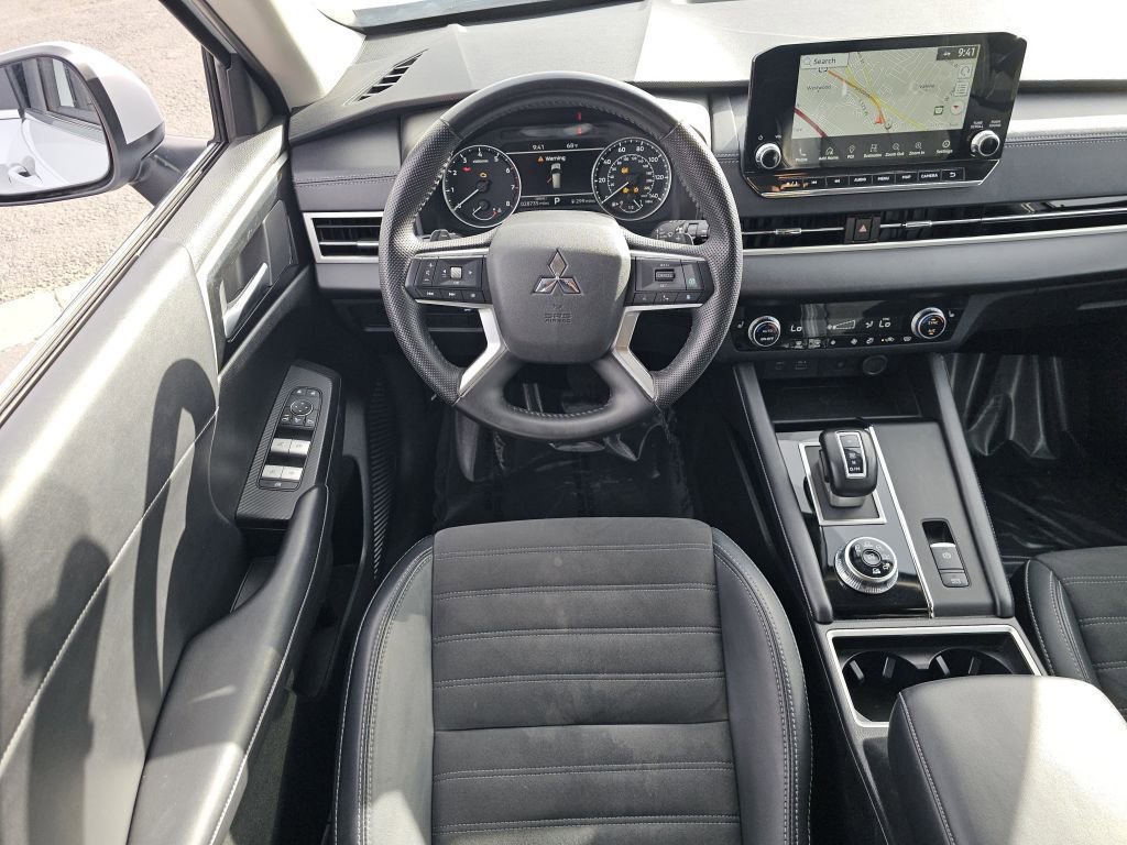 2024 Mitsubishi Outlander SE photo 4