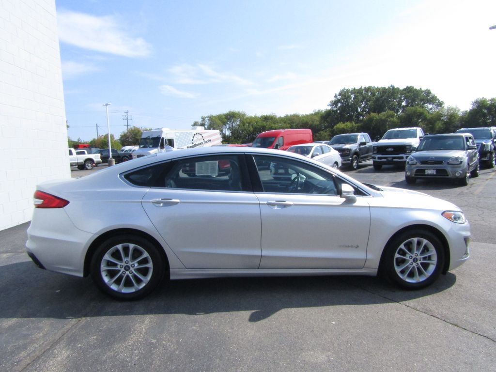 2019 Ford Fusion Hybrid SEL photo 4