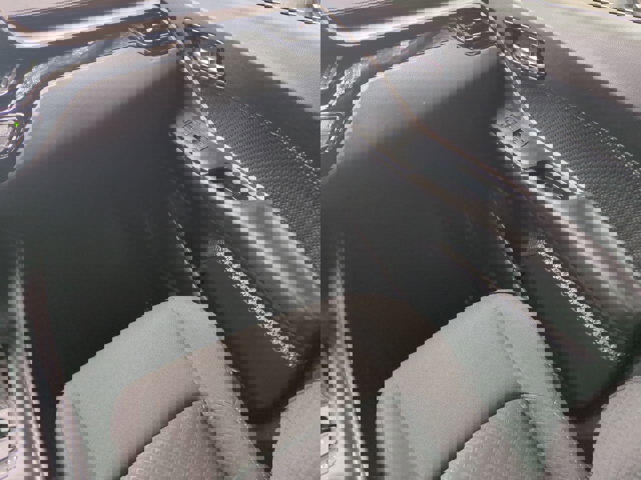 2020 Toyota C-HR LE photo 14