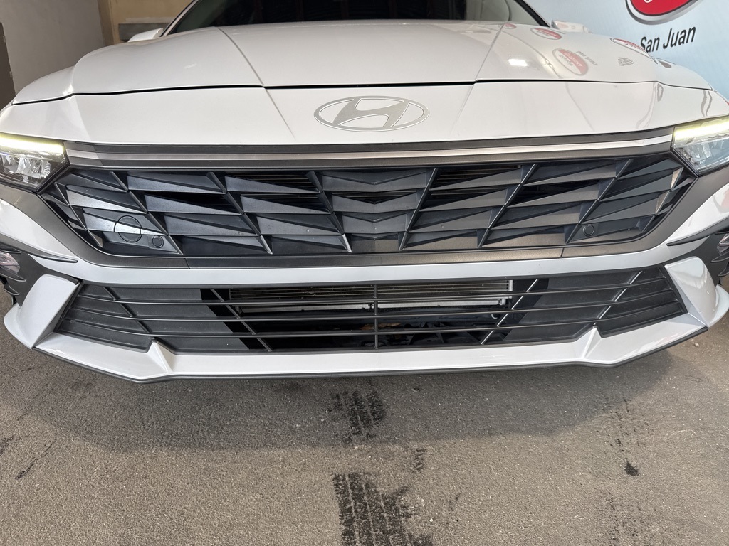 2025 Hyundai Elantra SE photo 12