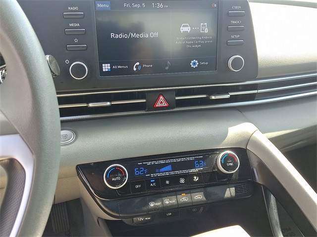 2022 Hyundai Elantra SEL photo 22