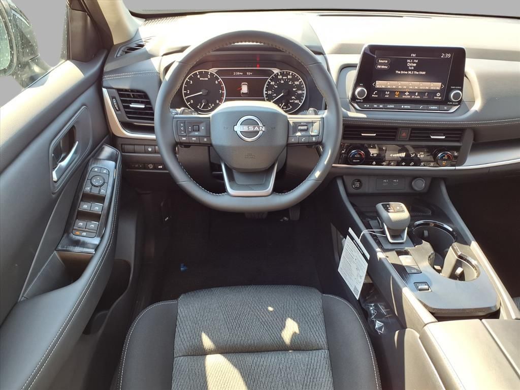 2026 Nissan Rogue SV photo 4