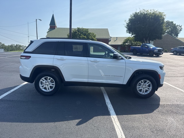 2025 Jeep Grand Cherokee Laredo photo 8