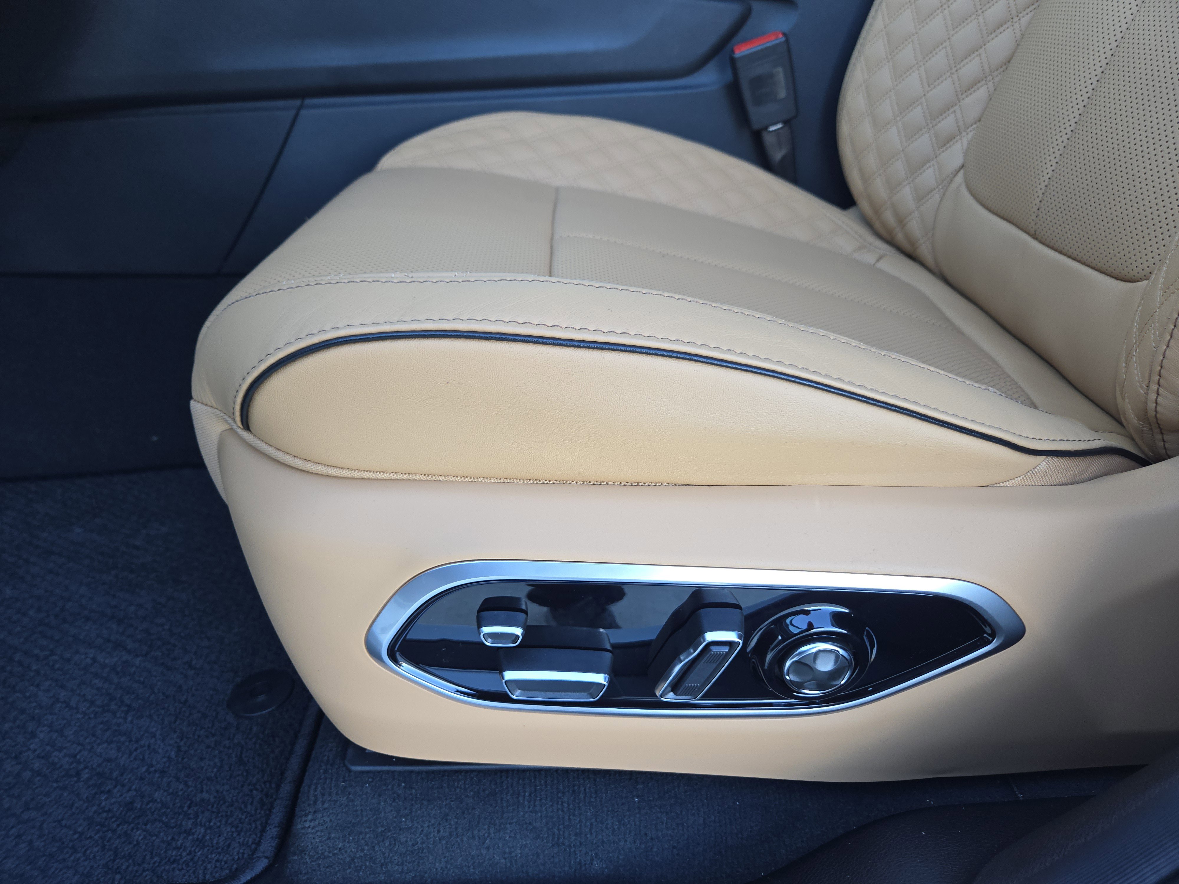 2025 Jeep Grand Cherokee Summit photo 2