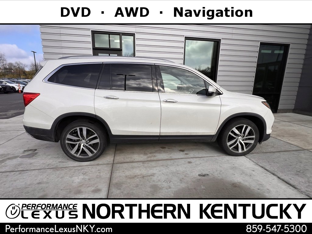 2017 Honda Pilot Elite's photo