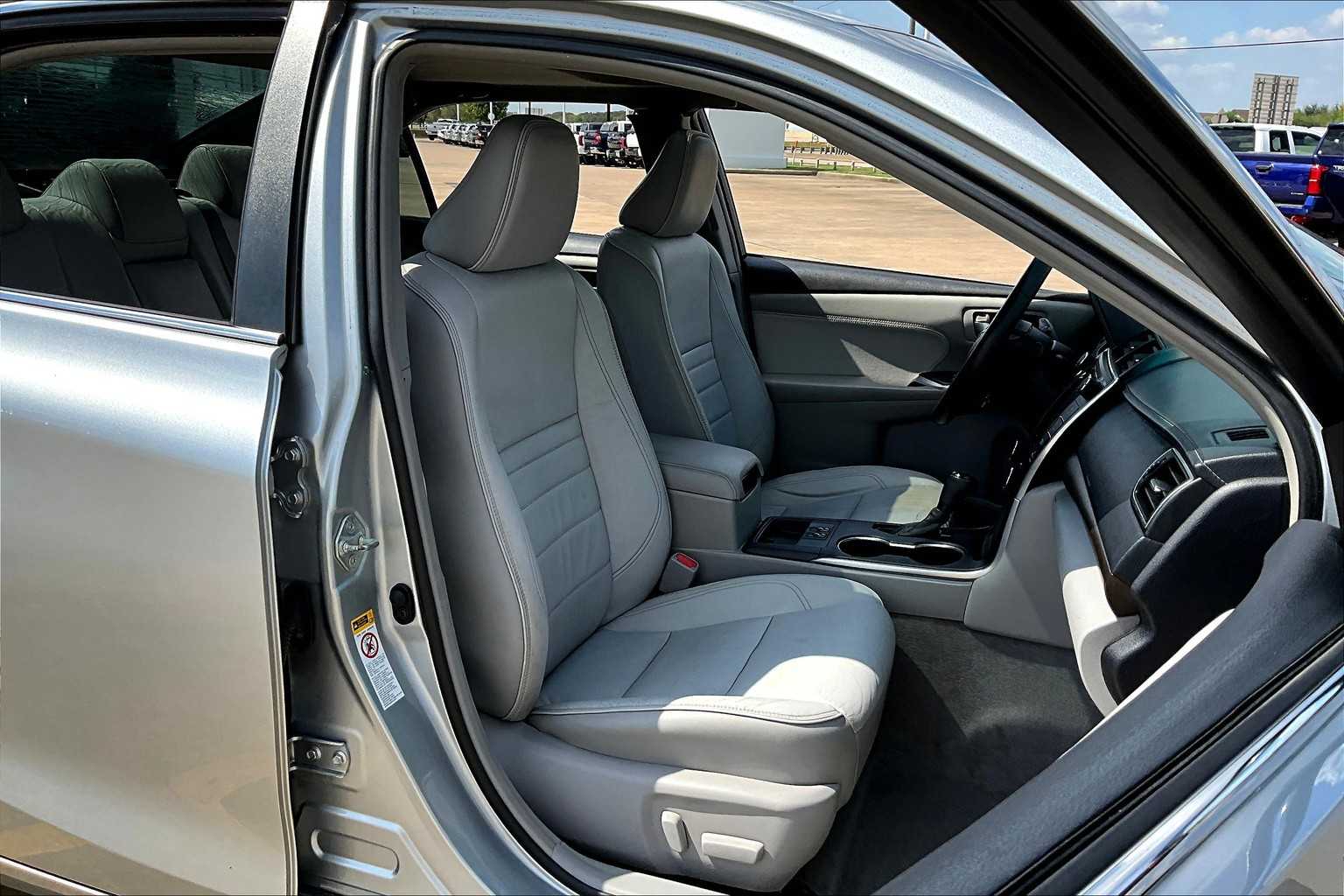 2016 Toyota Camry XLE photo 8