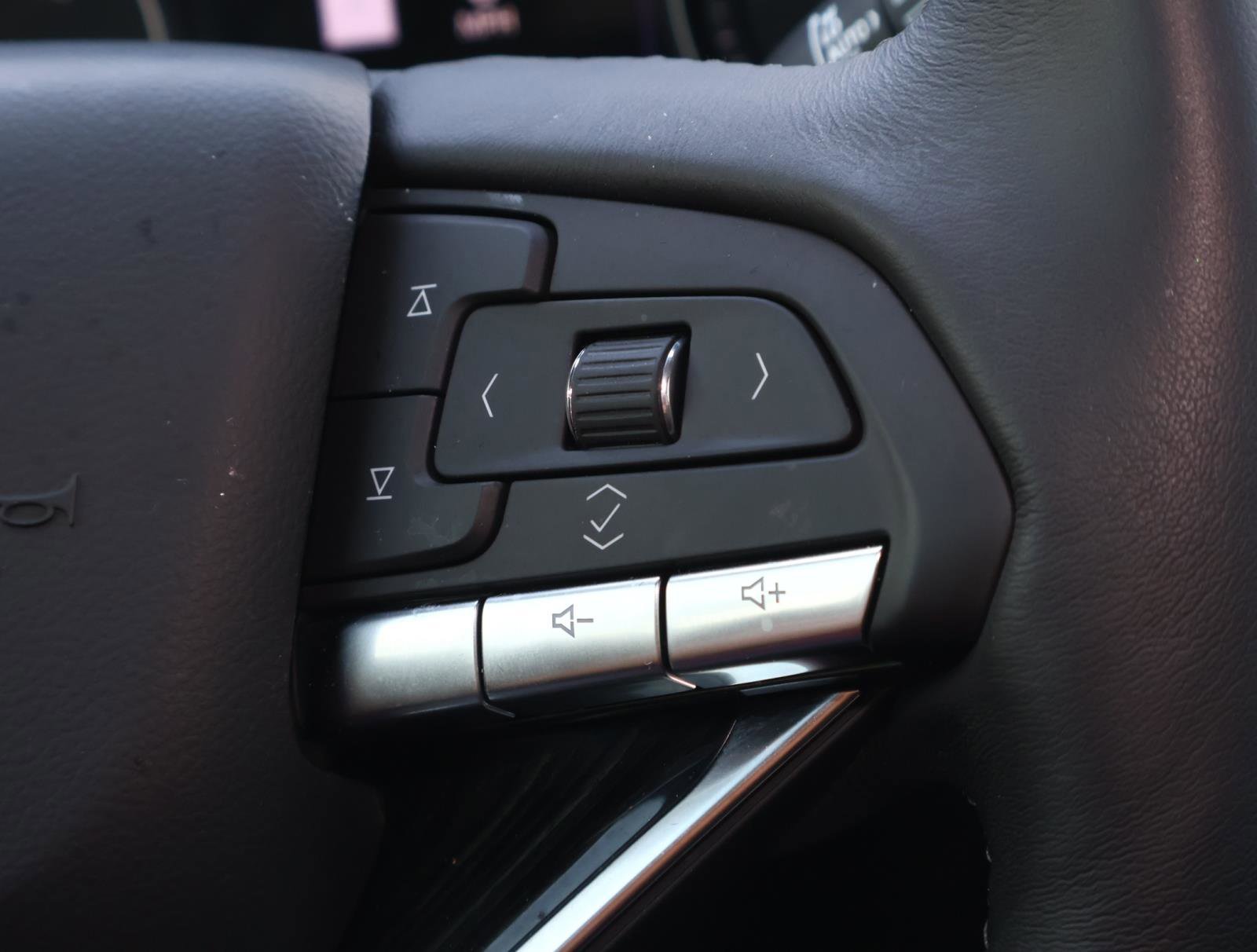 2025 Cadillac XT6 Premium Luxury photo 30