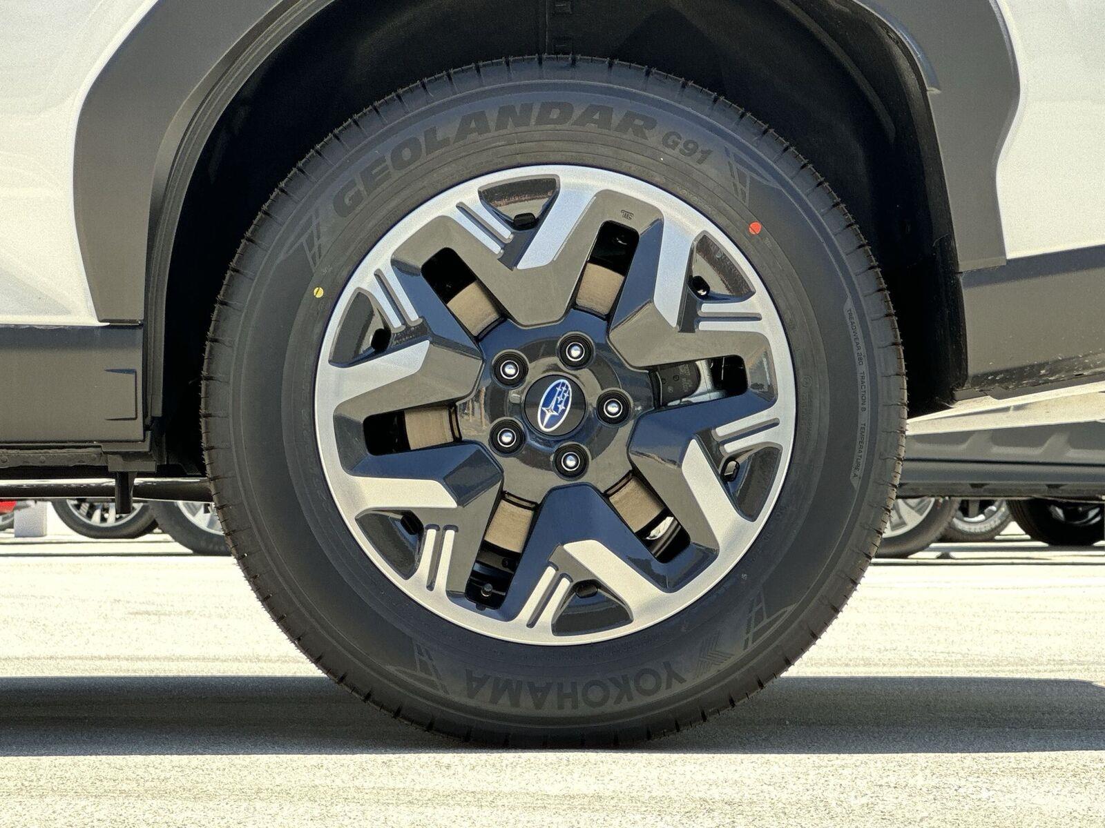 2025 Subaru Forester Base photo 7