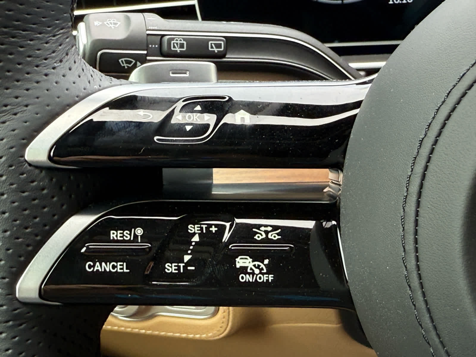 2026 Mercedes Benz GLS 450 4MATIC photo 21