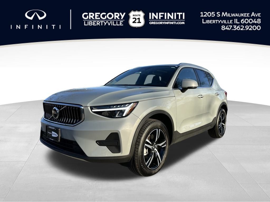2025 Volvo XC40 Core