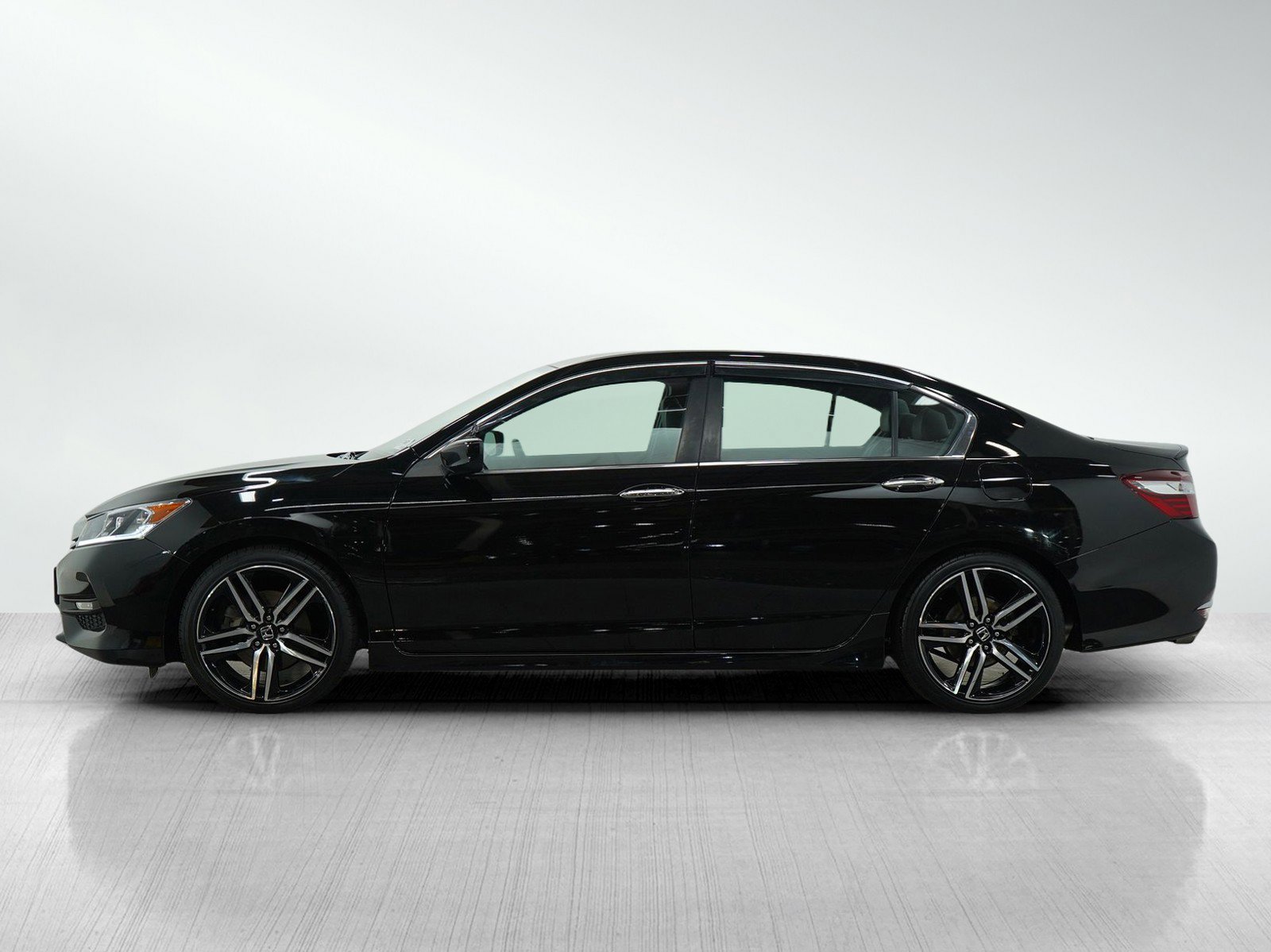 Used 2016 Honda Accord Sport with VIN 1HGCR2F51GA035234 for sale in Bloomington, Minnesota