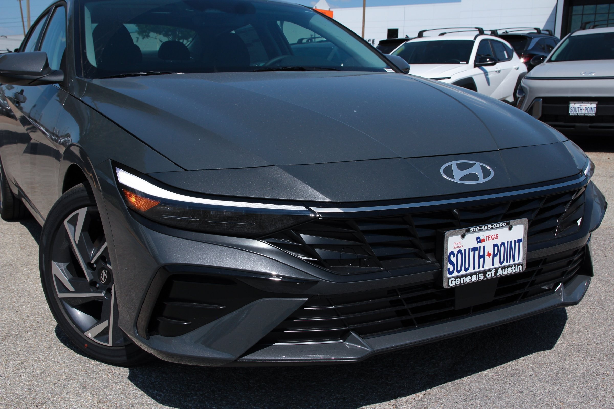 2025 Hyundai Elantra Limited photo 3