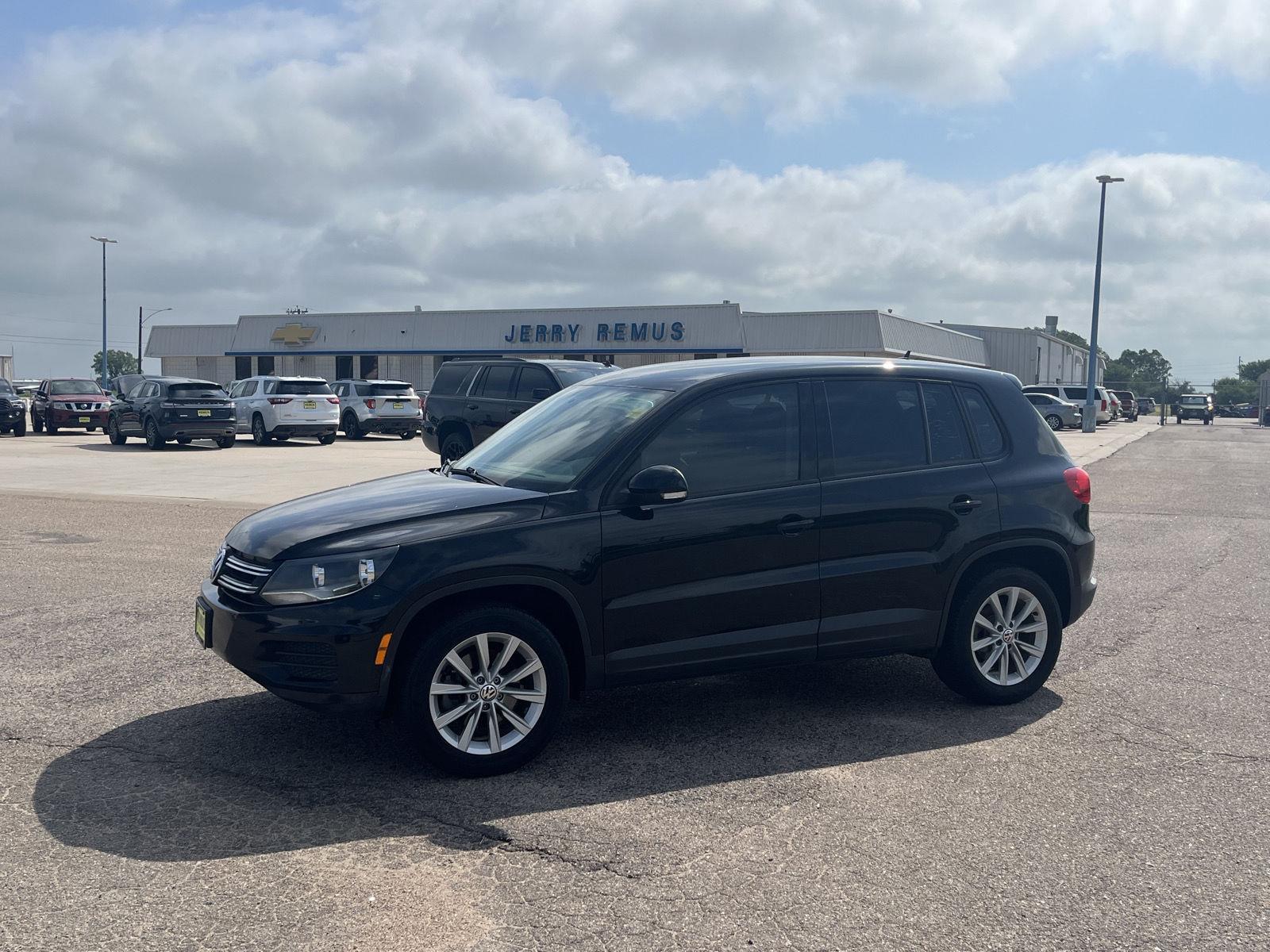 Used 2017 Volkswagen Tiguan Limited Base with VIN WVGAV7AX7HK044678 for sale in North Platte, NE