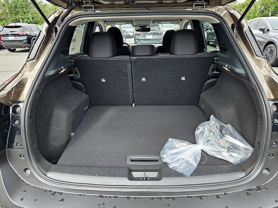 2025 Nissan Kicks SV photo 10