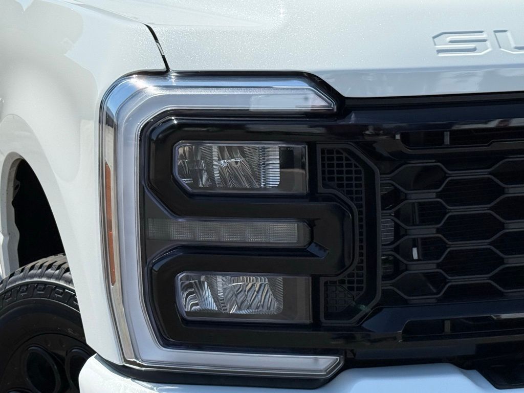 2026 Ford F-250 Lariat photo 3
