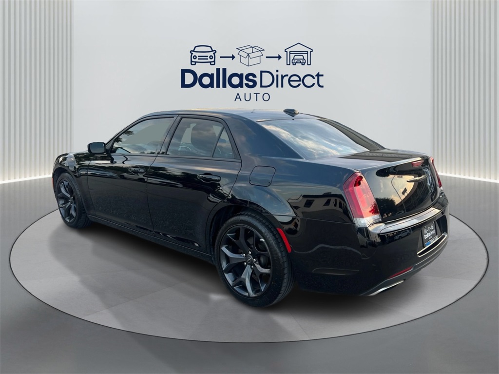 2020 Chrysler 300 Touring photo 7