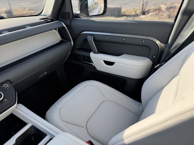 2025 Land Rover Defender 110 S photo 12