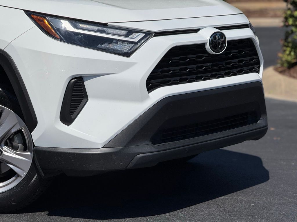 2023 Toyota RAV4 XLE photo 2