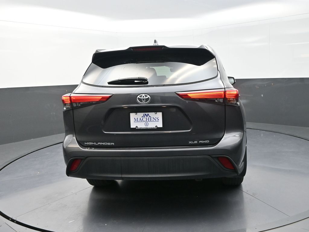 2022 Toyota Highlander XLE photo 5