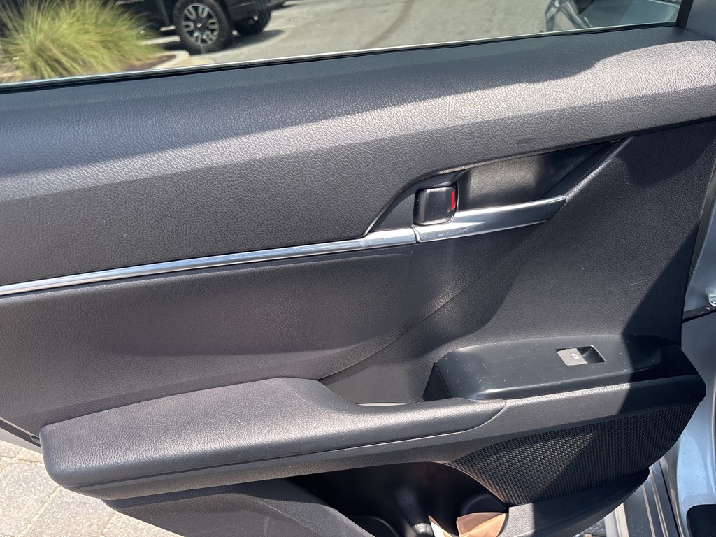 2020 Toyota Camry SE photo 4