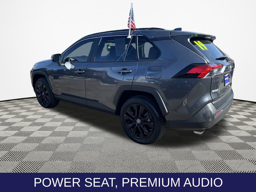 2019 Toyota RAV4 XLE Premium photo 3