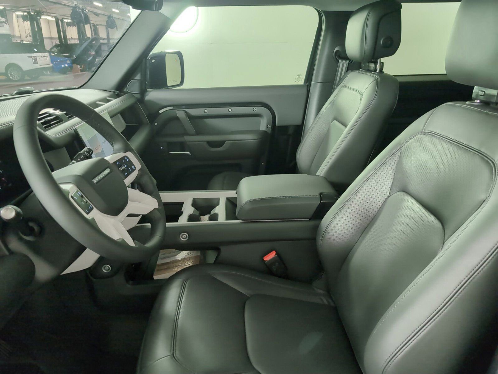 2025 Land Rover Defender 90 S photo 3