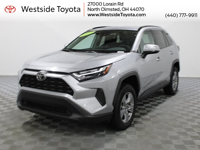 2025 Toyota RAV4 XLE's photo