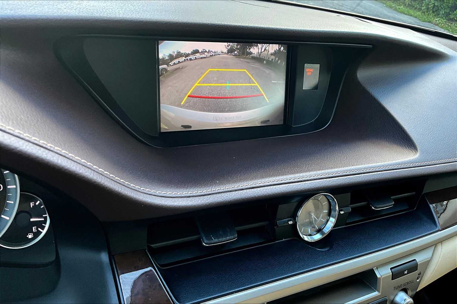 2017 Lexus ES 350 photo 24