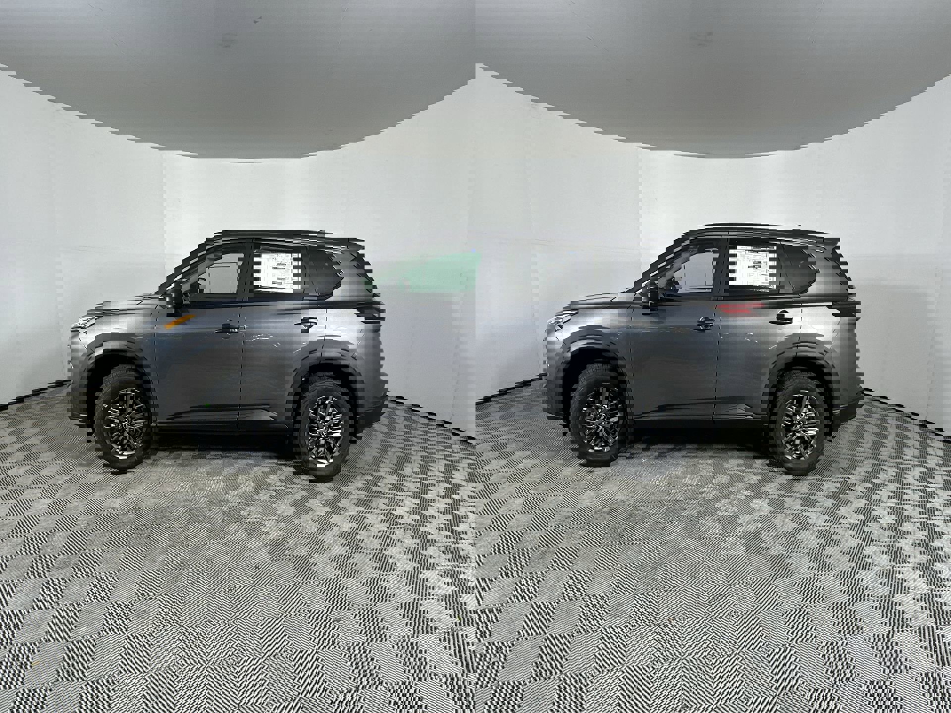 2025 Nissan Rogue S photo 4